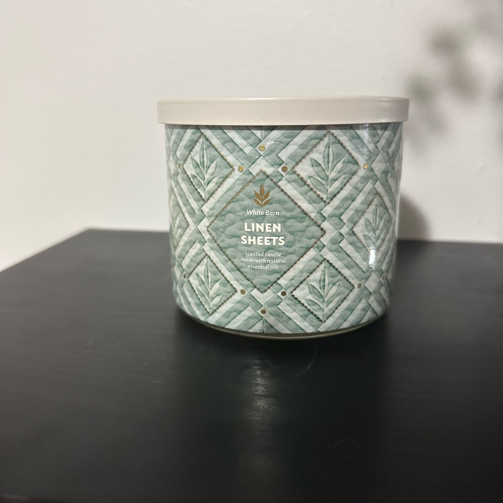 Bath and Bodyworks White Barn “Linen Sheets”